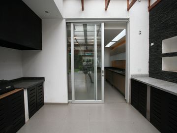 SE VENDE HERMOSA CASA EN LA VIÑA: DISEÑO EXCLUSIVO Y ACABADOS DE ALTA GAMA