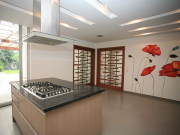 SE VENDE HERMOSA CASA EN LA VIÑA: DISEÑO EXCLUSIVO Y ACABADOS DE ALTA GAMA
