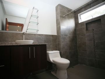 SE VENDE HERMOSA CASA EN LA VIÑA: DISEÑO EXCLUSIVO Y ACABADOS DE ALTA GAMA
