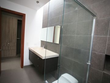 SE VENDE HERMOSA CASA EN LA VIÑA: DISEÑO EXCLUSIVO Y ACABADOS DE ALTA GAMA