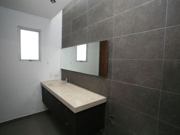 SE VENDE HERMOSA CASA EN LA VIÑA: DISEÑO EXCLUSIVO Y ACABADOS DE ALTA GAMA