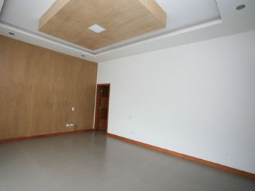 SE VENDE HERMOSA CASA EN LA VIÑA: DISEÑO EXCLUSIVO Y ACABADOS DE ALTA GAMA