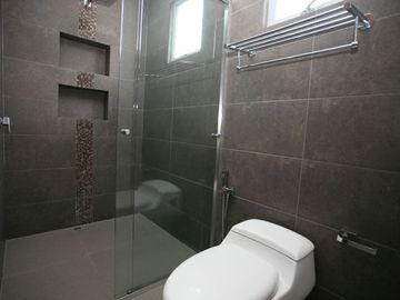 SE VENDE HERMOSA CASA EN LA VIÑA: DISEÑO EXCLUSIVO Y ACABADOS DE ALTA GAMA