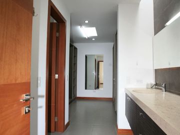 SE VENDE HERMOSA CASA EN LA VIÑA: DISEÑO EXCLUSIVO Y ACABADOS DE ALTA GAMA