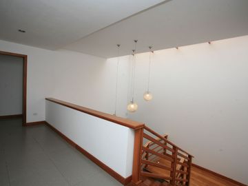 SE VENDE HERMOSA CASA EN LA VIÑA: DISEÑO EXCLUSIVO Y ACABADOS DE ALTA GAMA