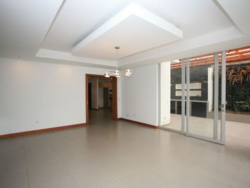 SE VENDE HERMOSA CASA EN LA VIÑA: DISEÑO EXCLUSIVO Y ACABADOS DE ALTA GAMA