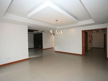 SE VENDE HERMOSA CASA EN LA VIÑA: DISEÑO EXCLUSIVO Y ACABADOS DE ALTA GAMA