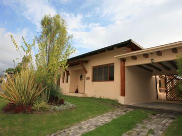 RESIDENCIA DE LUJO EN PAKAKUNA: UN PARAÍSO EXCLUSIVO ENTRE NATURALEZA Y COMODIDAD