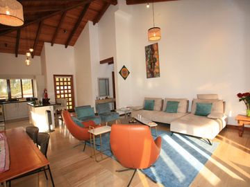 RESIDENCIA DE LUJO EN PAKAKUNA: UN PARAÍSO EXCLUSIVO ENTRE NATURALEZA Y COMODIDAD