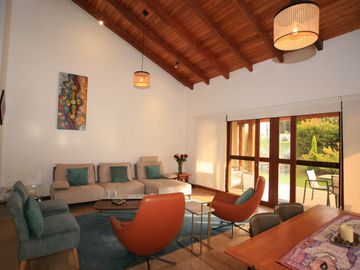 RESIDENCIA DE LUJO EN PAKAKUNA: UN PARAÍSO EXCLUSIVO ENTRE NATURALEZA Y COMODIDAD