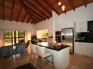 RESIDENCIA DE LUJO EN PAKAKUNA: UN PARAÍSO EXCLUSIVO ENTRE NATURALEZA Y COMODIDAD