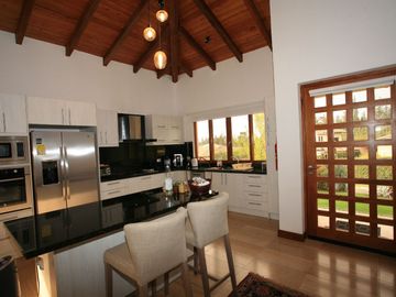 RESIDENCIA DE LUJO EN PAKAKUNA: UN PARAÍSO EXCLUSIVO ENTRE NATURALEZA Y COMODIDAD