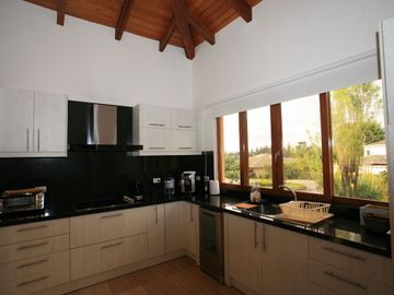 RESIDENCIA DE LUJO EN PAKAKUNA: UN PARAÍSO EXCLUSIVO ENTRE NATURALEZA Y COMODIDAD