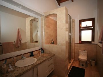 RESIDENCIA DE LUJO EN PAKAKUNA: UN PARAÍSO EXCLUSIVO ENTRE NATURALEZA Y COMODIDAD
