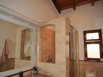 RESIDENCIA DE LUJO EN PAKAKUNA: UN PARAÍSO EXCLUSIVO ENTRE NATURALEZA Y COMODIDAD