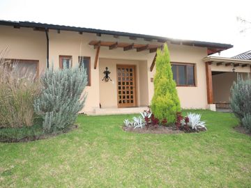 RESIDENCIA DE LUJO EN PAKAKUNA: UN PARAÍSO EXCLUSIVO ENTRE NATURALEZA Y COMODIDAD