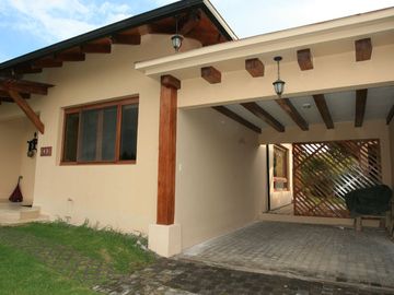 RESIDENCIA DE LUJO EN PAKAKUNA: UN PARAÍSO EXCLUSIVO ENTRE NATURALEZA Y COMODIDAD