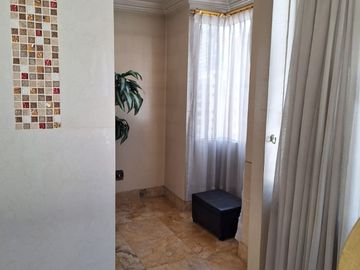 EXCELENTE DEPARTAMENTO EN EL CORAZÓN DE QUITO:  ESPACIO Y UBICACIÓN IDEAL