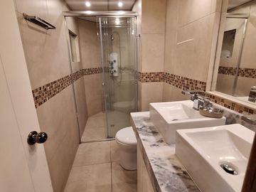 EXCELENTE DEPARTAMENTO EN EL CORAZÓN DE QUITO:  ESPACIO Y UBICACIÓN IDEAL