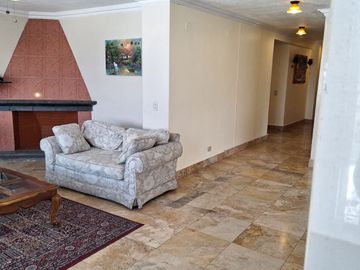 EXCELENTE DEPARTAMENTO EN EL CORAZÓN DE QUITO:  ESPACIO Y UBICACIÓN IDEAL