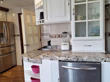 EXCELENTE DEPARTAMENTO EN EL CORAZÓN DE QUITO:  ESPACIO Y UBICACIÓN IDEAL