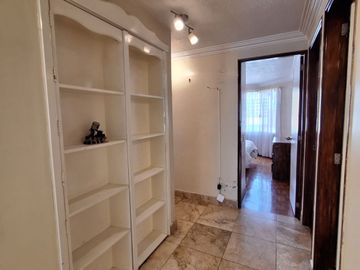 EXCELENTE DEPARTAMENTO EN EL CORAZÓN DE QUITO:  ESPACIO Y UBICACIÓN IDEAL
