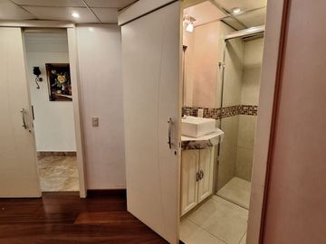 EXCELENTE DEPARTAMENTO EN EL CORAZÓN DE QUITO:  ESPACIO Y UBICACIÓN IDEAL