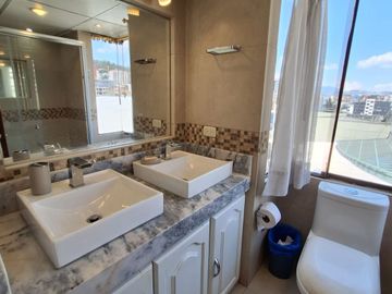 EXCELENTE DEPARTAMENTO EN EL CORAZÓN DE QUITO:  ESPACIO Y UBICACIÓN IDEAL