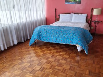 EXCELENTE DEPARTAMENTO EN EL CORAZÓN DE QUITO:  ESPACIO Y UBICACIÓN IDEAL