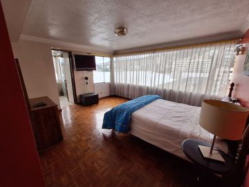 EXCELENTE DEPARTAMENTO EN EL CORAZÓN DE QUITO:  ESPACIO Y UBICACIÓN IDEAL
