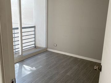 VENDE Departamento 1D,1B metro Santa Ana