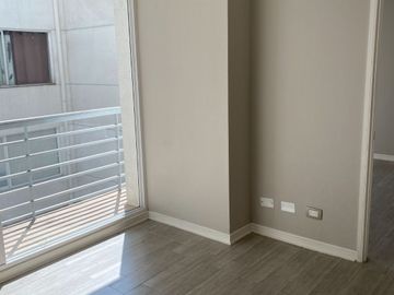 VENDE Departamento 1D,1B metro Santa Ana
