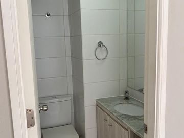VENDE Departamento 1D,1B metro Santa Ana
