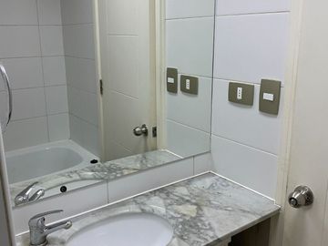 VENDE Departamento 1D,1B metro Santa Ana