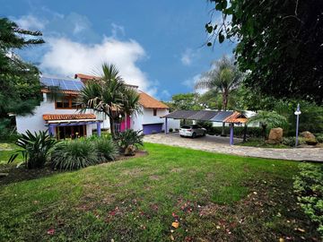 LAS CAÑADAS CASA EN VENTA CON PROYECTO ÚNICO Y HERMOSO JARDÍN