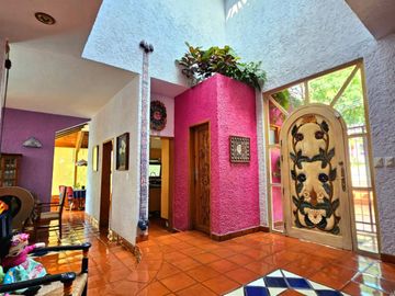 LAS CAÑADAS CASA EN VENTA CON PROYECTO ÚNICO Y HERMOSO JARDÍN