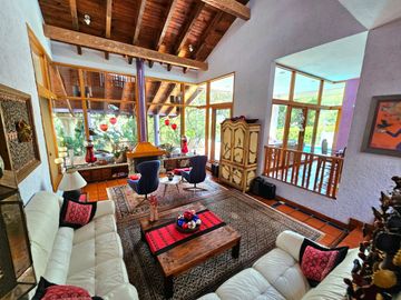 LAS CAÑADAS CASA EN VENTA CON PROYECTO ÚNICO Y HERMOSO JARDÍN