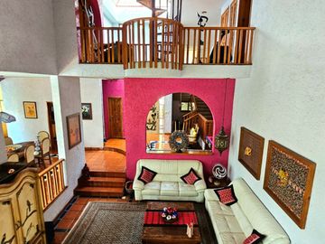 LAS CAÑADAS CASA EN VENTA CON PROYECTO ÚNICO Y HERMOSO JARDÍN