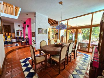 LAS CAÑADAS CASA EN VENTA CON PROYECTO ÚNICO Y HERMOSO JARDÍN