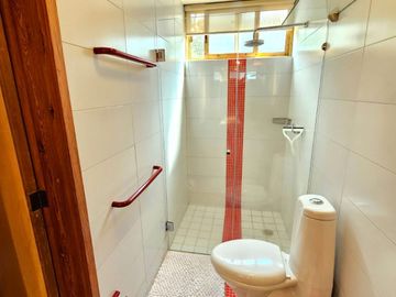 LAS CAÑADAS CASA EN VENTA CON PROYECTO ÚNICO Y HERMOSO JARDÍN