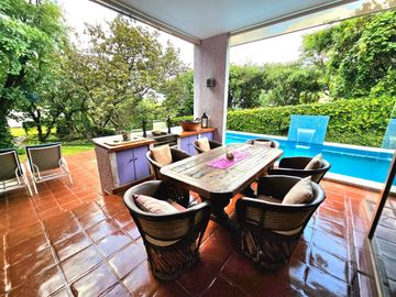 LAS CAÑADAS CASA EN VENTA CON PROYECTO ÚNICO Y HERMOSO JARDÍN