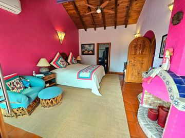 LAS CAÑADAS CASA EN VENTA CON PROYECTO ÚNICO Y HERMOSO JARDÍN