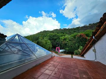 LAS CAÑADAS CASA EN VENTA CON PROYECTO ÚNICO Y HERMOSO JARDÍN