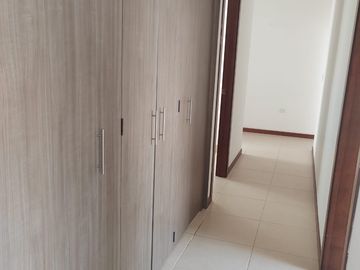 VENDO DEPARTAMENTO EN TUMBACO - CERCA AL WILLIAM SHAKESPEARE