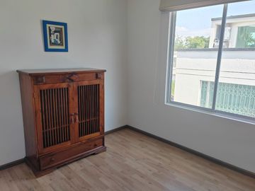 VENDO DEPARTAMENTO EN TUMBACO - CERCA AL WILLIAM SHAKESPEARE