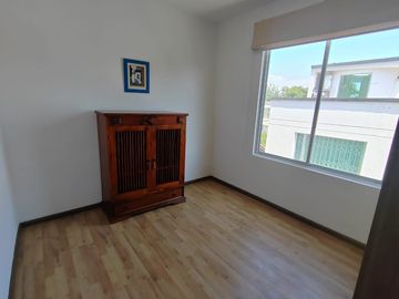 VENDO DEPARTAMENTO EN TUMBACO - CERCA AL WILLIAM SHAKESPEARE