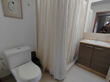 VENDO DEPARTAMENTO EN TUMBACO - CERCA AL WILLIAM SHAKESPEARE