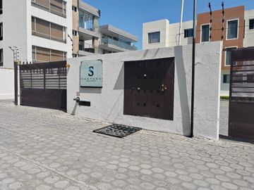 VENDO DEPARTAMENTO EN TUMBACO - CERCA AL WILLIAM SHAKESPEARE