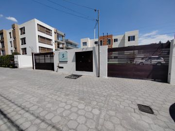 VENDO DEPARTAMENTO EN TUMBACO - CERCA AL WILLIAM SHAKESPEARE