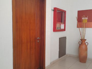 VENDO DEPARTAMENTO EN TUMBACO - CERCA AL WILLIAM SHAKESPEARE